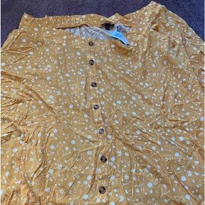 Yellow mid skirt with white floral Torrid size 24